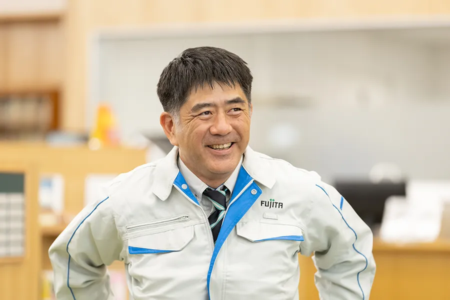 明賀朋昭氏