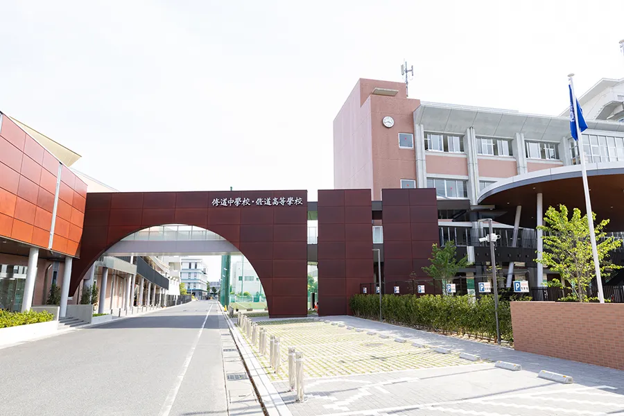 新しく架け替えられた渡り廊下